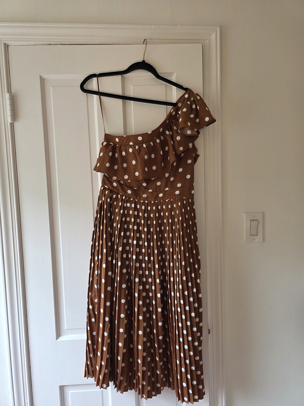 English Factory One-Shoulder Brown Polka Dot Pleated Dress